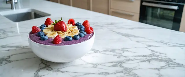 Gluten-Free Flaxseed and Berry Smoothie Bowl